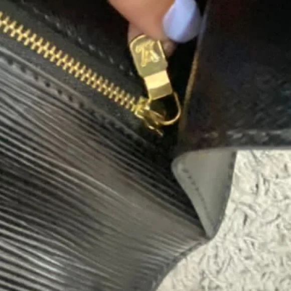 🔴SOLD🔴 Louis Vuitton Monceau Black Epi Leather - Picture 9 of 15